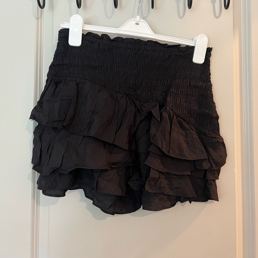Cute black skort!